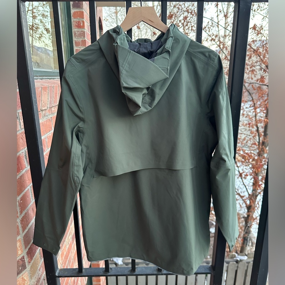 Lululemon Outpour Shell Jacket - Picture 2 of 9